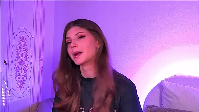 AudreyBarlow online show from March 18, 2025, 9:31 am