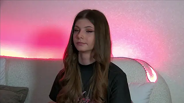 AudreyBarlow online show from March 18, 2025, 3:42 pm