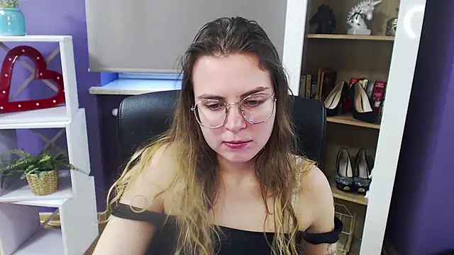 Snapshot of Zoey_Erotic chatting on February 13, 2025, 8:48 am Zoey Erotic online show from February 13, 2025, 8:48 am