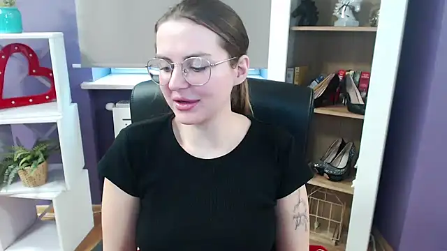 Snapshot of Zoey_Erotic chatting on February 24, 2025, 9:00 am Zoey Erotic online show from February 24, 2025, 9:00 am