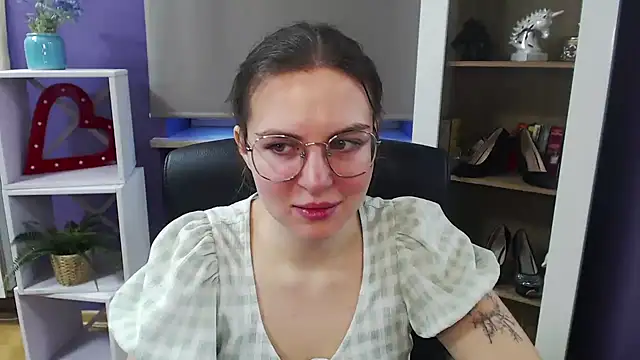 Snapshot of Zoey_Erotic chatting on March 18, 2025, 5:31 am Zoey Erotic online show from March 18, 2025, 5:31 am