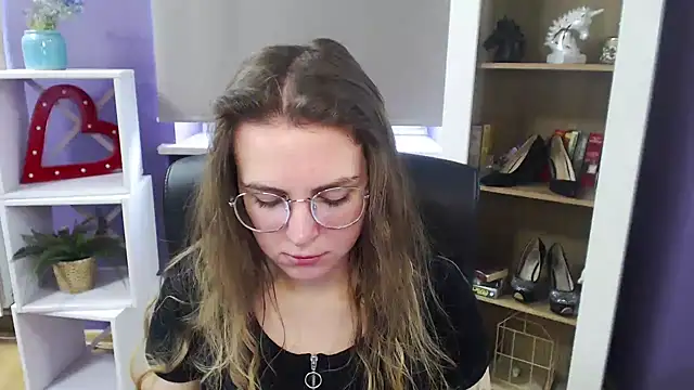 Snapshot of Zoey_Erotic chatting on March 20, 2025, 9:26 am Zoey Erotic online show from March 20, 2025, 9:26 am