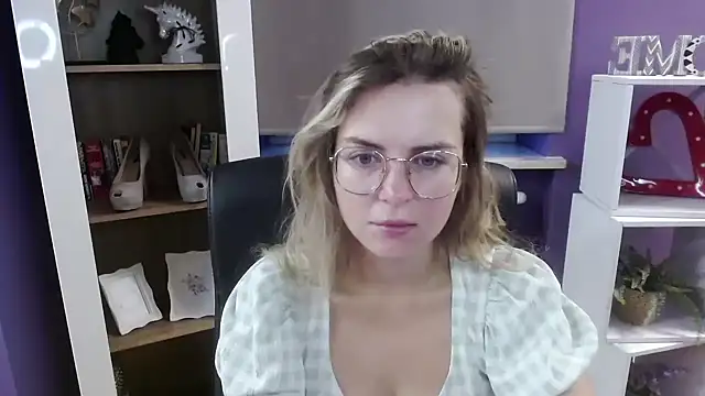 Snapshot of Zoey_Erotic chatting on September 9, 2025, 4:23 am Zoey Erotic online show from September 9, 2025, 4:23 am