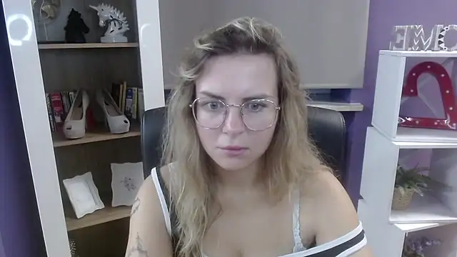 Snapshot of Zoey_Erotic chatting on September 11, 2025, 4:23 am Zoey Erotic online show from September 11, 2025, 4:23 am