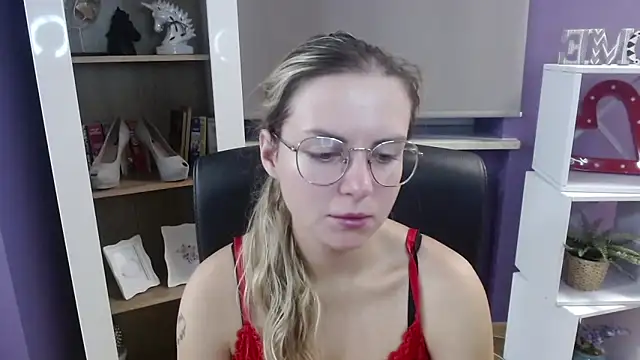 Snapshot of Zoey_Erotic chatting on September 17, 2025, 4:25 am Zoey Erotic online show from September 17, 2025, 4:25 am