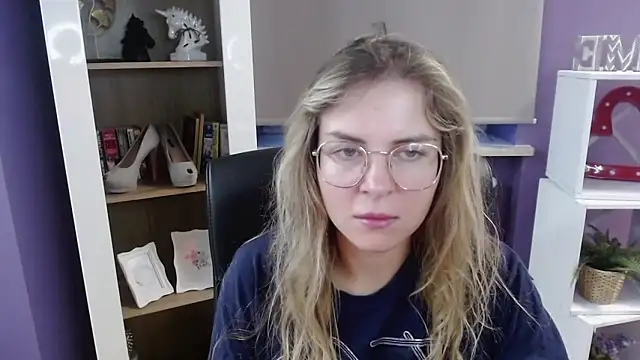 Snapshot of Zoey_Erotic chatting on September 19, 2025, 4:36 am Zoey Erotic online show from September 19, 2025, 4:36 am