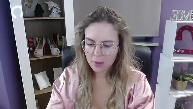 Snapshot of Zoey_Erotic chatting on September 26, 2025, 4:27 am Zoey Erotic online show from September 26, 2025, 4:27 am