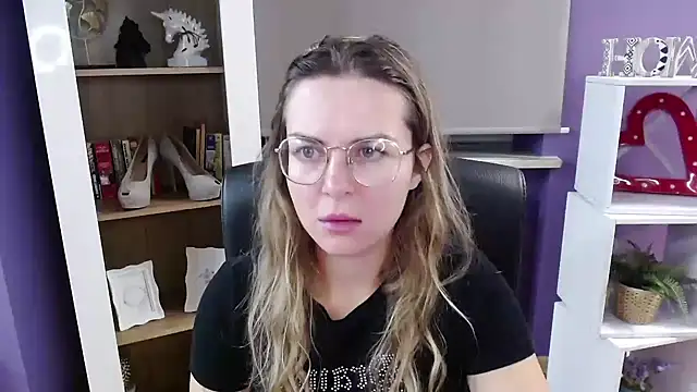 Snapshot of Zoey_Erotic chatting on October 16, 2025, 4:24 am Zoey Erotic online show from October 16, 2025, 4:24 am