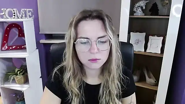 Snapshot of Zoey_Erotic chatting on October 23, 2025, 4:34 am Zoey Erotic online show from October 23, 2025, 4:34 am