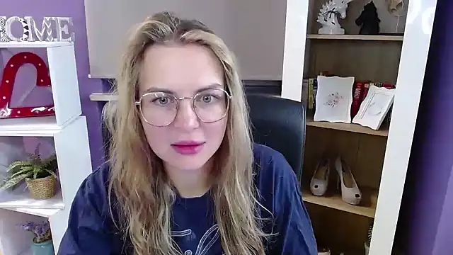 Snapshot of Zoey_Erotic chatting on October 29, 2025, 5:20 am Zoey Erotic online show from October 29, 2025, 5:20 am