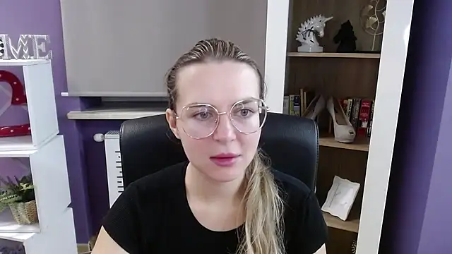 Snapshot of Zoey_Erotic chatting on November 13, 2025, 5:28 am Zoey Erotic online show from November 13, 2025, 5:28 am