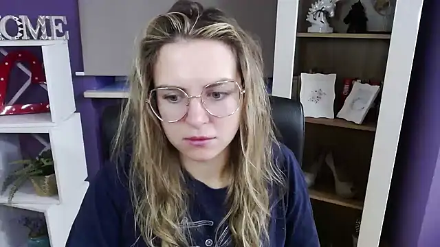 Snapshot of Zoey_Erotic chatting on November 17, 2025, 6:19 am Zoey Erotic online show from November 17, 2025, 6:19 am