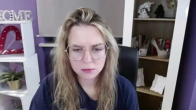 Snapshot of Zoey_Erotic chatting on November 19, 2025, 5:29 am Zoey Erotic online show from November 19, 2025, 5:29 am