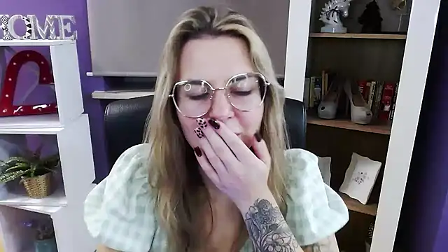 Snapshot of Zoey_Erotic chatting on November 20, 2025, 5:29 am Zoey Erotic online show from November 20, 2025, 5:29 am