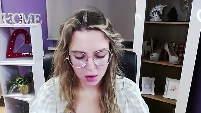 Snapshot of Zoey_Erotic chatting on December 2, 2025, 5:35 am Zoey Erotic online show from December 2, 2025, 5:35 am