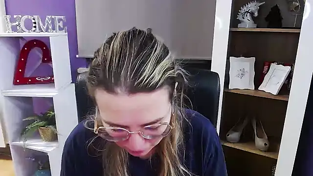 Snapshot of Zoey_Erotic chatting on December 17, 2025, 6:19 am Zoey Erotic online show from December 17, 2025, 6:19 am