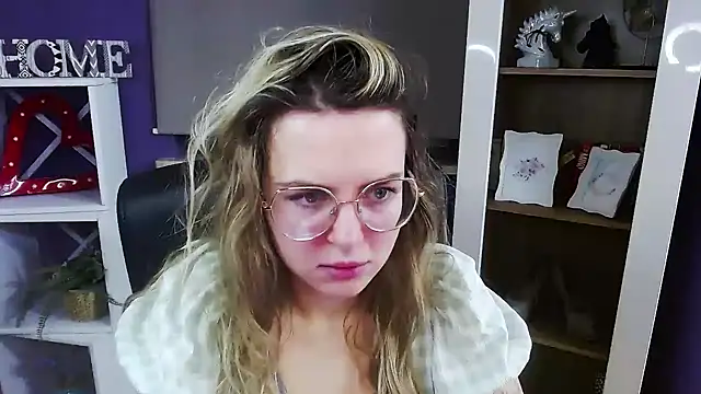 Snapshot of Zoey_Erotic chatting on January 7, 2026, 5:43 am Zoey Erotic online show from January 7, 2026, 5:43 am