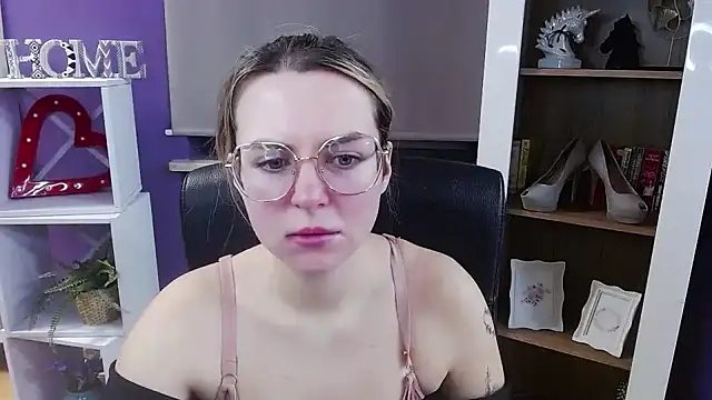 Snapshot of Zoey_Erotic chatting on January 9, 2026, 5:32 am Zoey Erotic online show from January 9, 2026, 5:32 am