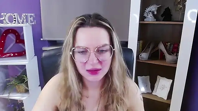 Snapshot of Zoey_Erotic chatting on January 14, 2026, 5:35 am Zoey Erotic online show from January 14, 2026, 5:35 am