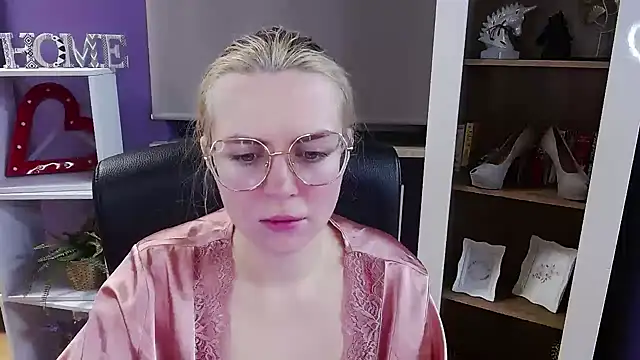 Snapshot of Zoey_Erotic chatting on February 3, 2026, 5:27 am Zoey Erotic online show from February 3, 2026, 5:27 am