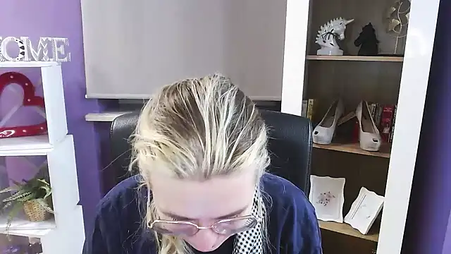 Snapshot of Zoey_Erotic chatting on February 17, 2026, 5:37 am Zoey Erotic online show from February 17, 2026, 5:37 am