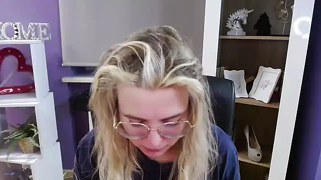 Snapshot of Zoey_Erotic chatting on February 19, 2026, 5:47 am Zoey Erotic online show from February 19, 2026, 5:47 am