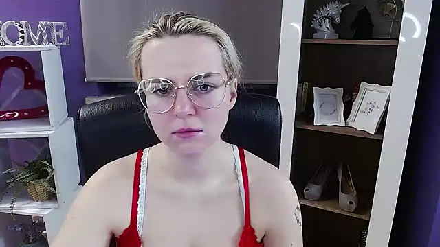 Snapshot of Zoey_Erotic chatting on February 23, 2026, 5:38 am Zoey Erotic online show from February 23, 2026, 5:38 am