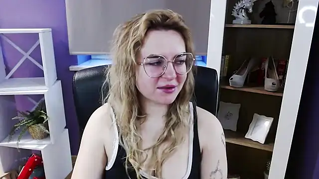 Zoey Erotic online show from April 22, 2026, 4:26 am