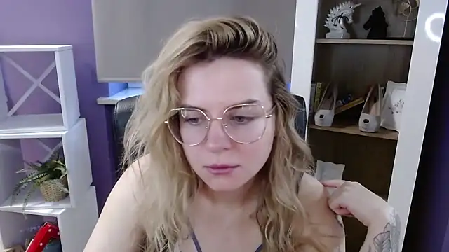 Zoey Erotic online show from April 24, 2026, 4:26 am