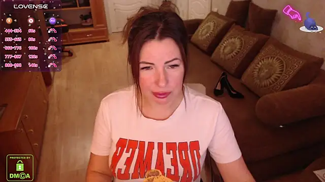 LauraClarck online show from February 10, 2025, 5:47 am