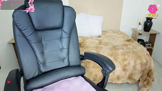 AnisiaFarina online show from November 4, 2025, 11:42 am