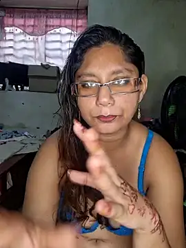 Snapshot of Sivanija_21 chatting on February 7, 2025, 1:11 pm Sivanija 21 online show from February 7, 2025, 1:11 pm