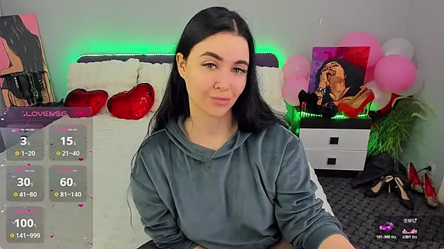 KeiraChoCo online show from April 21, 2026, 2:51 am