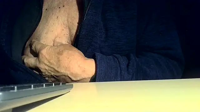 tachione2 online show from October 6, 2025, 5:05 am