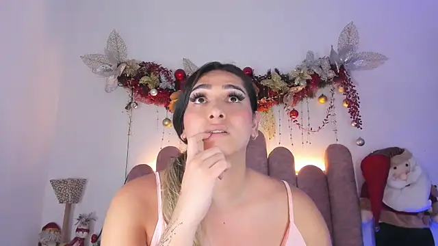 ISABELLASSMITH online show from December 31, 2024, 10:45 pm