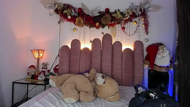 ISABELLASSMITH online show from January 4, 2025, 8:37 pm