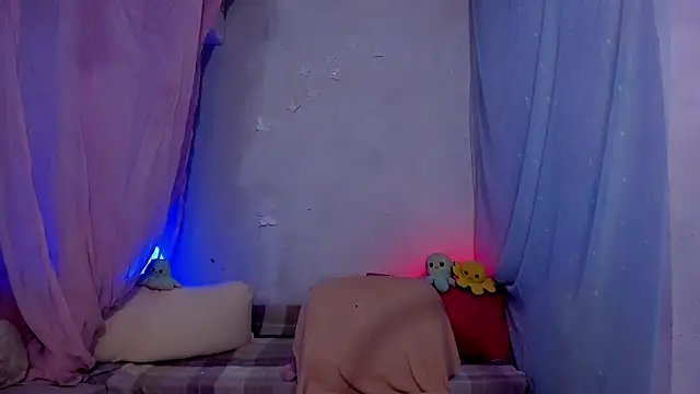 LickLizzy online show from January 17, 2025, 2:18 pm