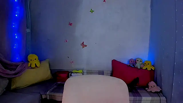 LickLizzy online show from September 18, 2025, 12:01 am