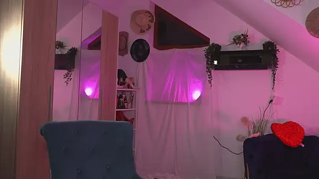 Amaliamour online show from October 4, 2025, 1:25 am