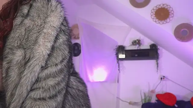 Amaliamour online show from October 28, 2025, 3:43 am