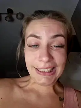 Keli Jessi online show from November 21, 2025, 7:23 pm