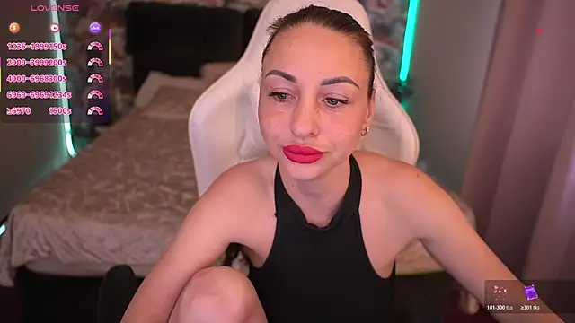 Snapshot of KristiiMax chatting on May 13, 2026, 10:34 am KristiiMax online show from May 13, 2026, 10:34 am