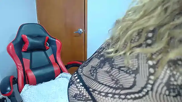 Snapshot of Ursulawhite69 chatting on May 24, 2026, 12:59 am Ursulawhite69 online show from May 24, 2026, 12:59 am