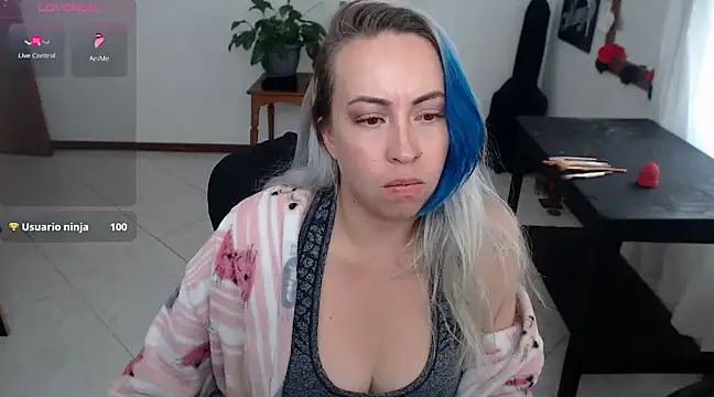 charlottezoe15 online show from March 6, 2025, 7:10 pm