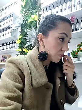 LunaZambrano online show from February 15, 2025, 6:44 pm