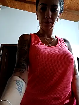 LunaZambrano online show from March 19, 2025, 3:08 pm