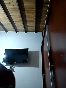 LunaZambrano online show from September 19, 2025, 12:50 pm