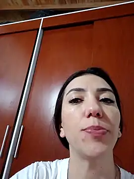 LunaZambrano online show from October 10, 2025, 3:27 am