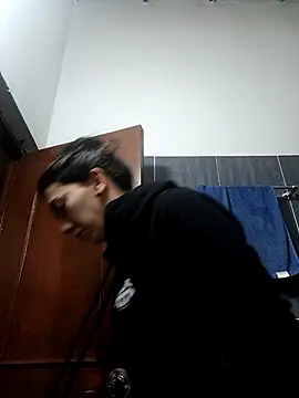 LunaZambrano online show from April 21, 2026, 4:19 am