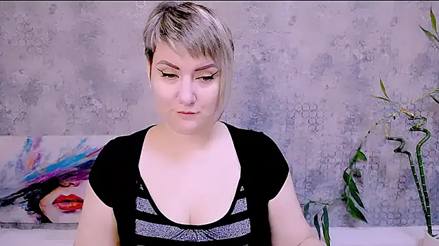 Djullia online show from October 26, 2025, 6:08 am